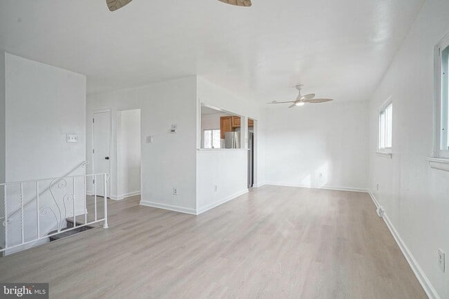 Photo - 220 College Dr