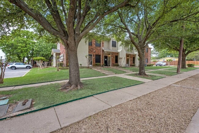 Building Photo - Evergreen Condominiums