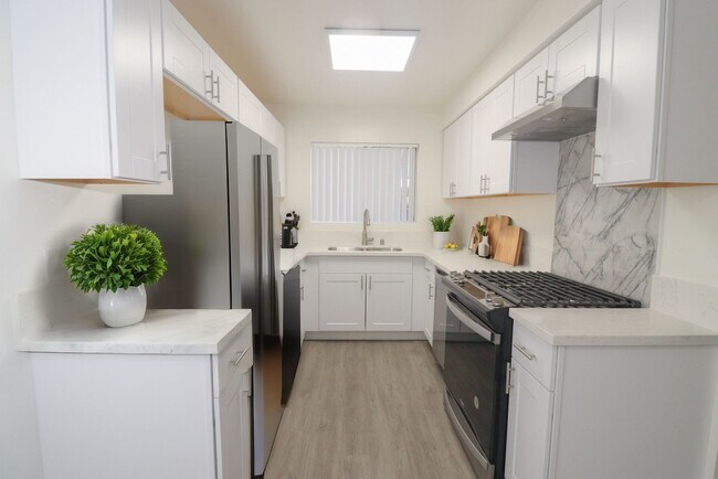 Photo - Encino Park West