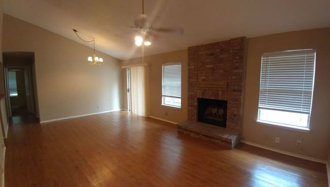 Photo - 722 Meadow Gate