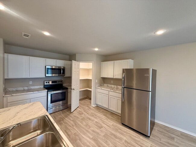 Photo - 3008 Emerald Pk Trl