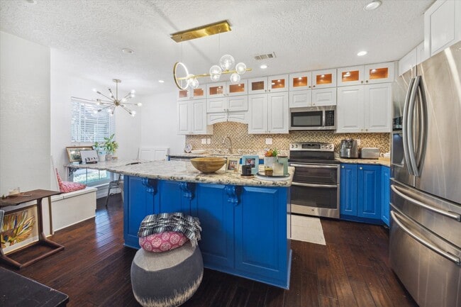 Photo - 1880 White Oak Dr Unidad 159