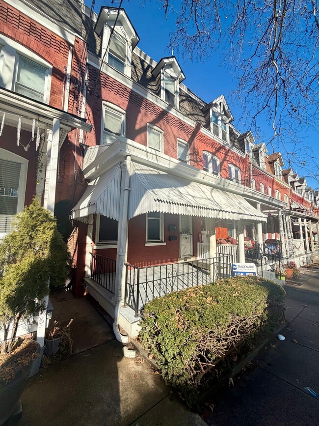 Building Photo - 839 E Orange St Unit 1