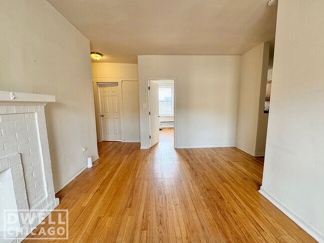 Photo - 727 W Roscoe St Unit 2