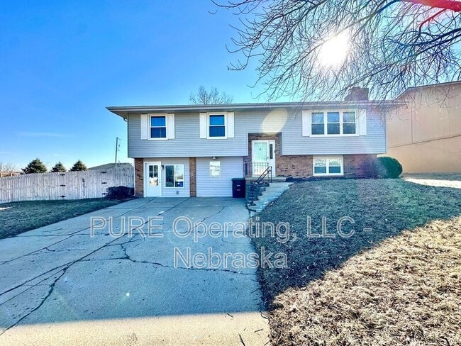 Photo - 20215 Pinkney St