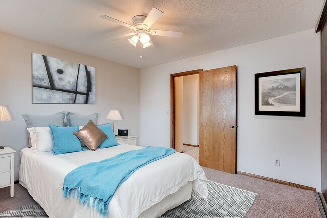 Photo - 4052 Minnehaha Avenue