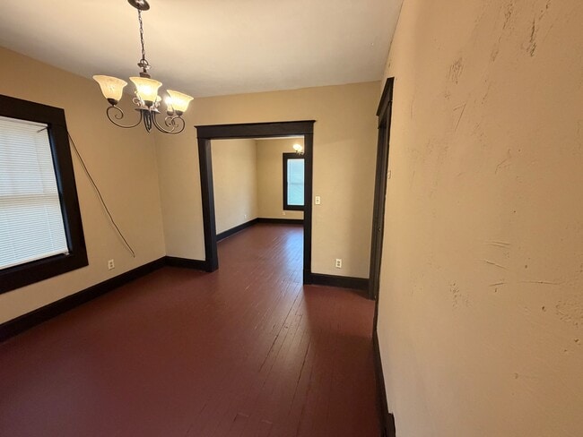 Photo - 1820 Clarendon Ave