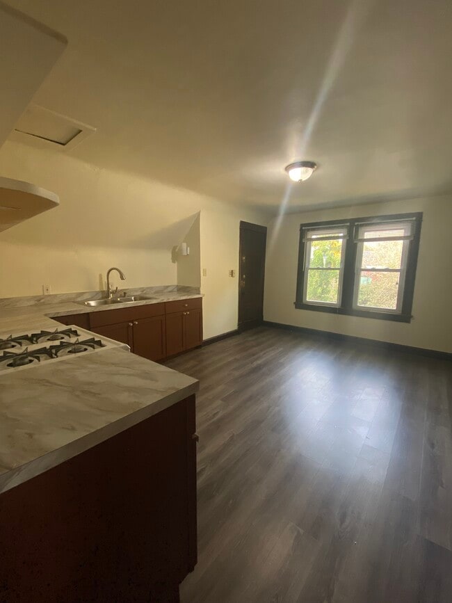 Photo - 1242 E Mifflin St Unit #3