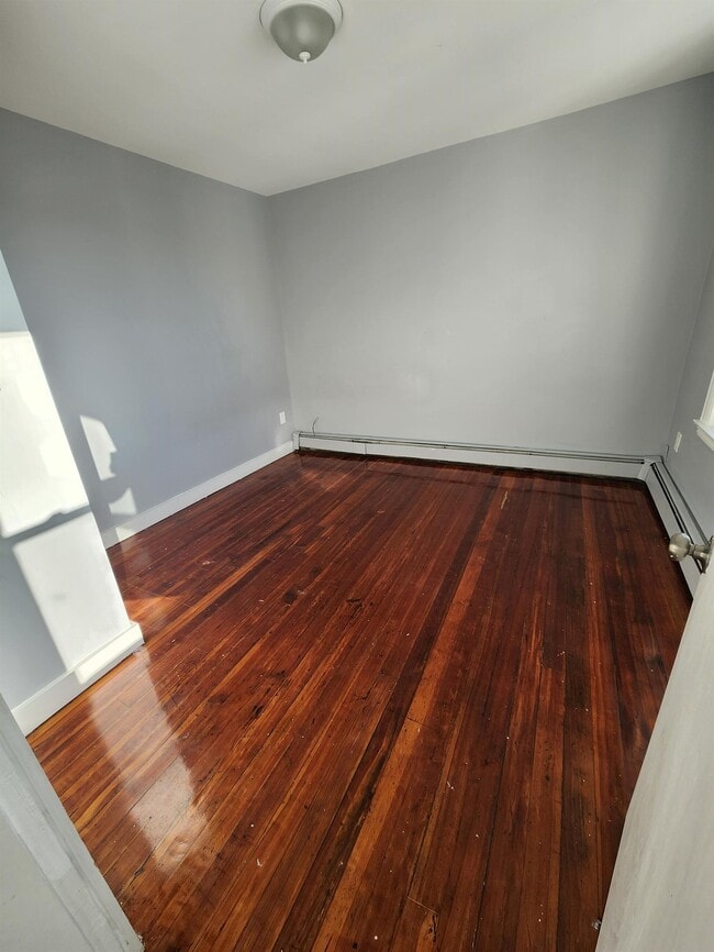 Livingroom - 102 Knox St