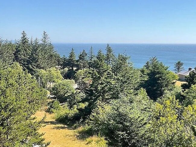 Photo - Stunning 2 bed/1 bath Ground Floor with ut...