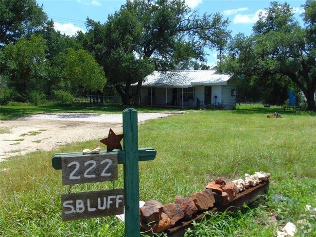 Building Photo - 222 Bluff St Rental