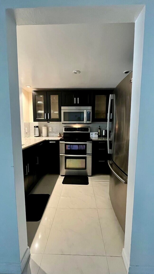 Photo - 3527 NE 168th St Unidad 303