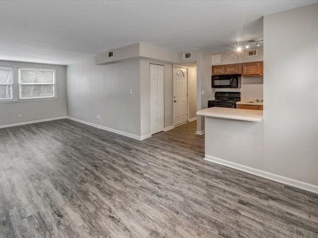 The Pines on Vineville ApartmentsThe Pines on Vineville Apartments Living Area - Pines on Vineville