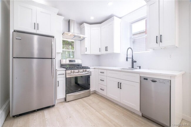 Building Photo - 594 Bellevue Ave N Unit 1 Rental