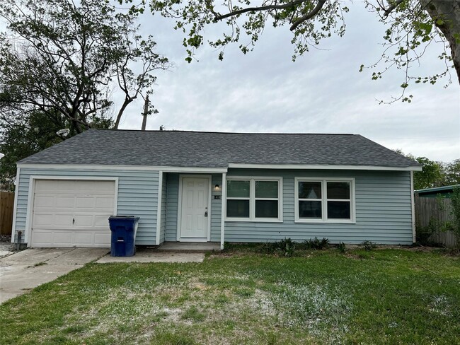 Building Photo - 1418 2nd Ave N