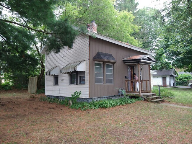 Building Photo - 238 N Main St Rental