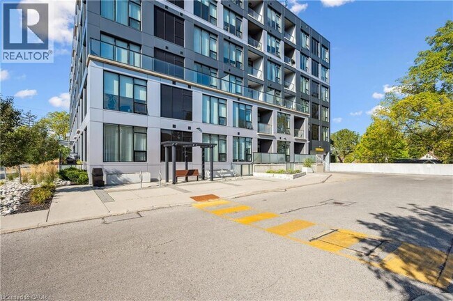 Photo - 690 King St W Unité 210