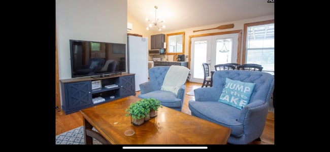 Photo - 2207 White Oak Ln