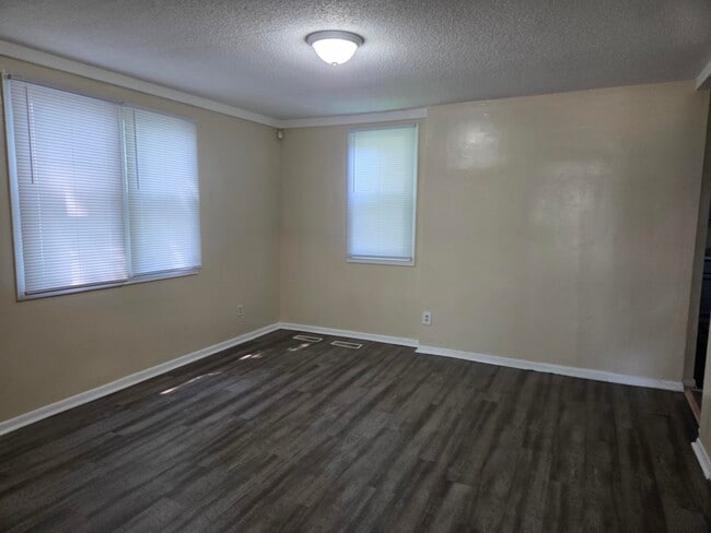 Photo - 1347 N Thomas Ave