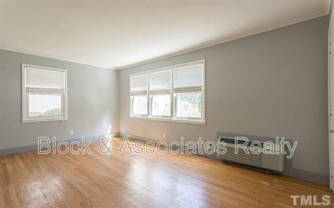 Photo - 631-B Daniels St