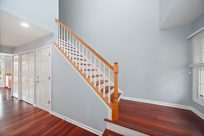 Photo - 315 Spring Point Dr