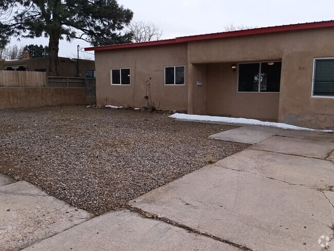 Building Photo - Charming 3 bedroom 1 bath in Santa Fe! Sho... Rental