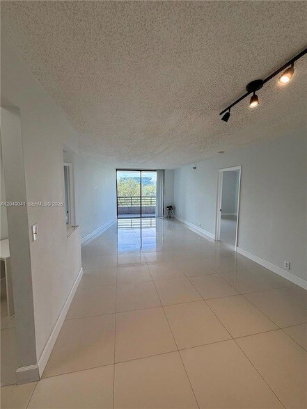 3300 NE 191st St Unit 404