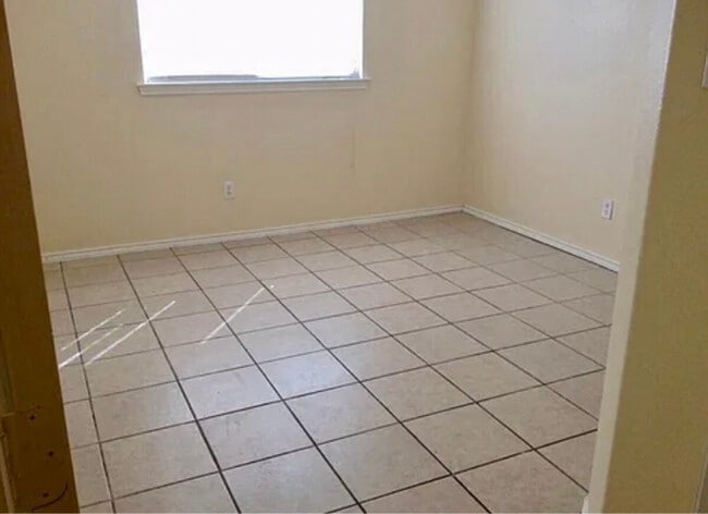 Photo - 7533 Oak Chase