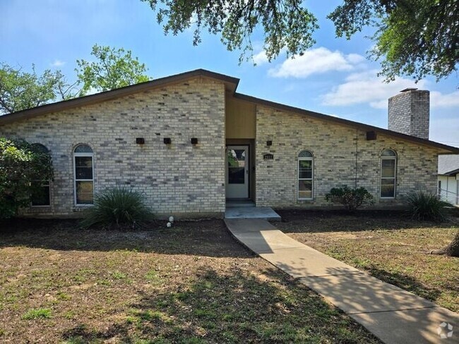 Building Photo - Hilltop 3 Bedroom, 2 Bath, 2 Car Garage Pr... Rental