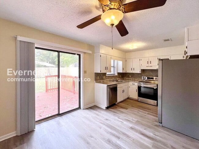 Photo - 28 John Hancock Cir