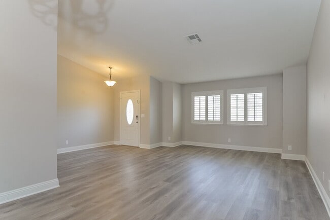 Photo - 1842 Adonis Ave