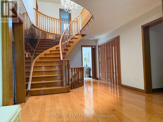 Photo - 14 Empringham Crescent