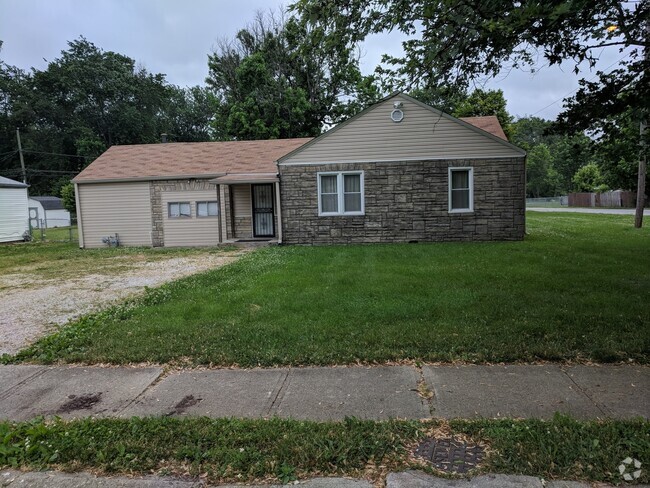 Building Photo - A great 3 bedroom, 1 bath with nice applia... Rental