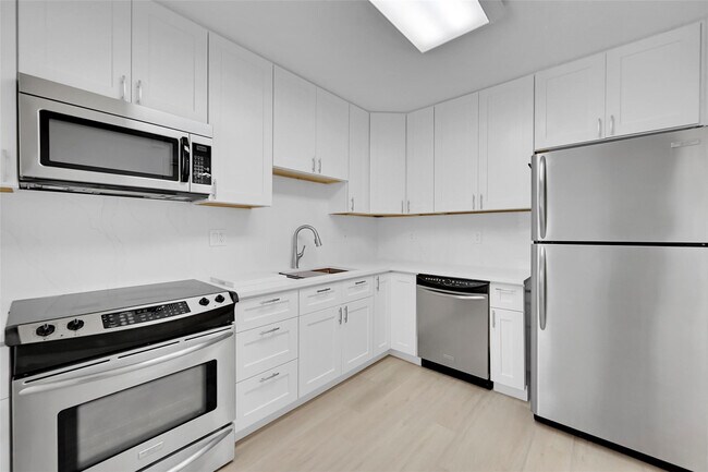 Photo - 2801 N Palm Aire Dr Unit 201