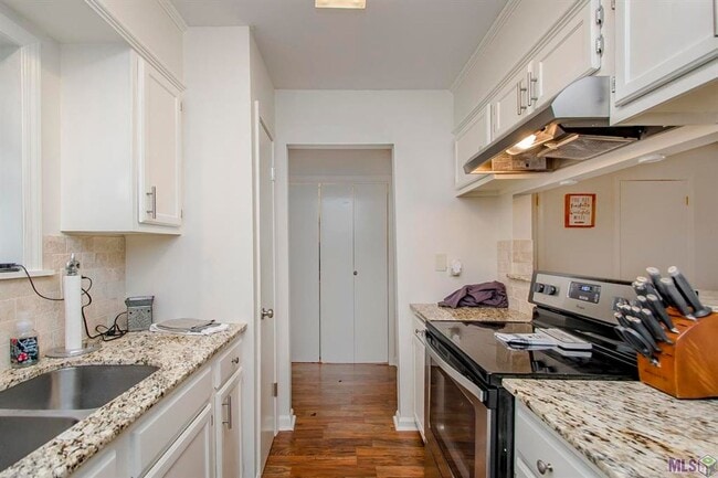Photo - 2BR/2.5BA Corner Townhome – Near Woman’s H...