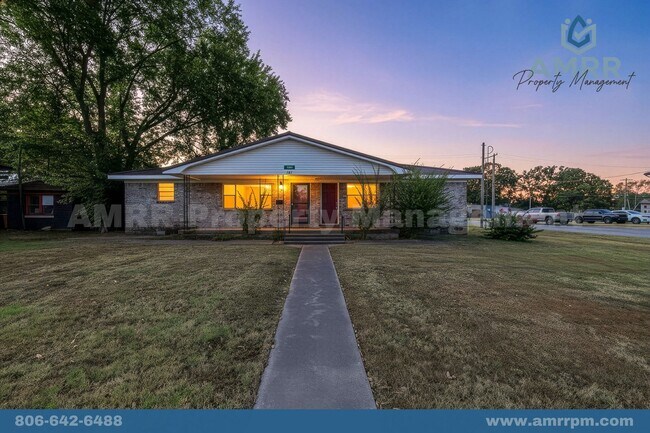 Photo - 141 W Main St