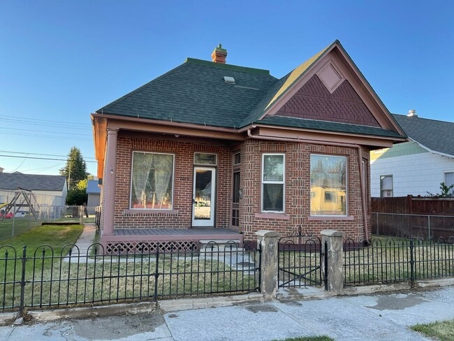 Photo - Charming  one bedroom cottage on the flats.