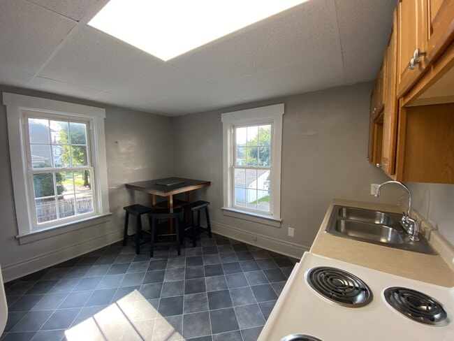 275 S 7th St Unit 1