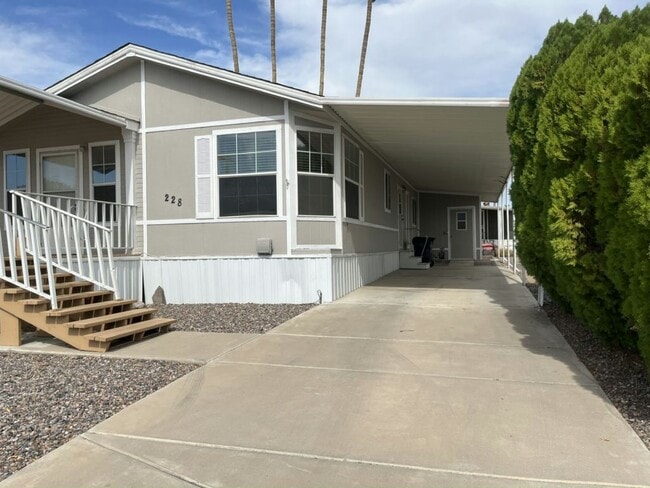 Photo - 201 S Greenfield Rd