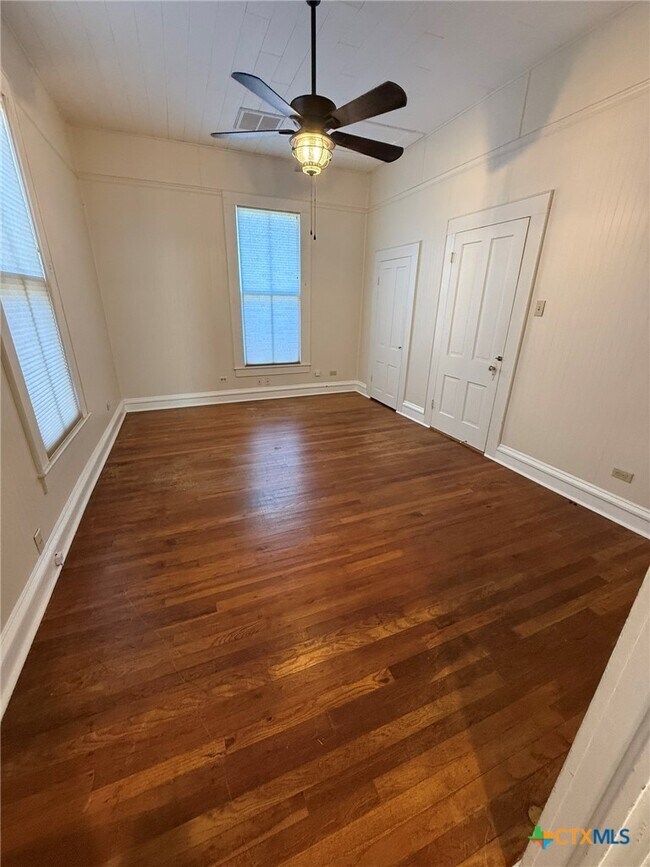 Photo - 619 E Donegan St