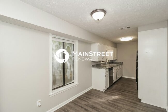 Photo - 3 Bedroom Pet-Friendly Home in Riverdale, GA with Main Street Renewal