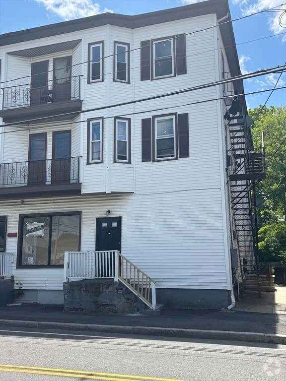 Building Photo - 107 Ames St Unit 3 Rental