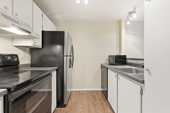 Photo - 6121 E 6th Ave