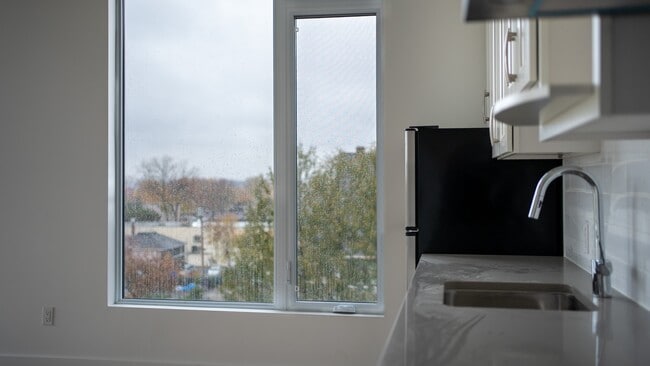 Building Photo - 841 Grenon Ave Unit 104