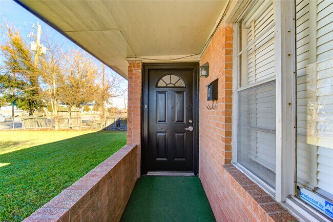 Photo - 2714 Southmore Ave