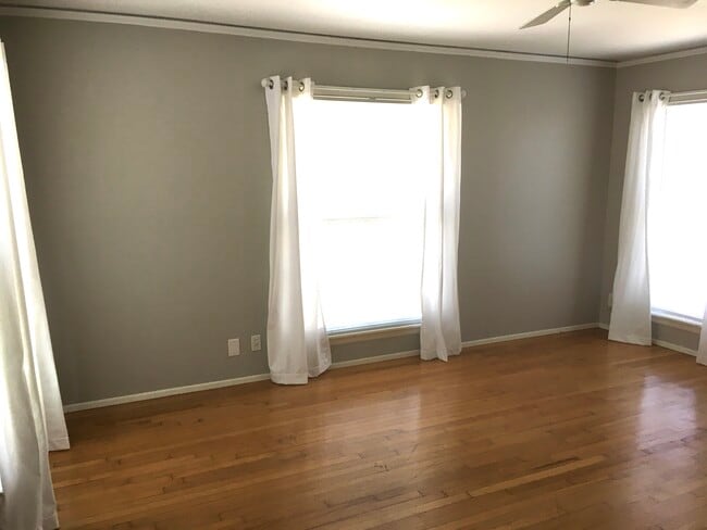 Photo - 5830 1/2 Penrose Ave Unit 5830 1/2 Penrose (Studio)