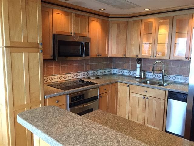 Building Photo - 6211 W Northwest Hwy Unit 2700