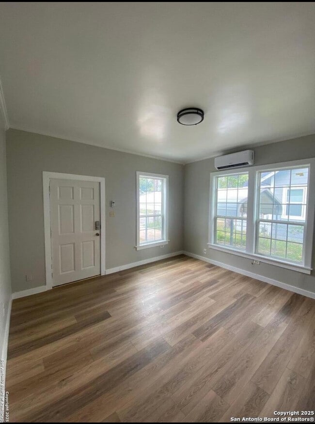 Photo - 143 E Baylor St