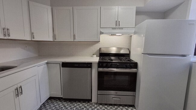 Kitchen - 330 Hudson St Unit 1