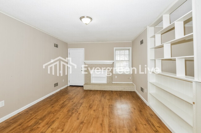 Photo - 3332 Clearbrook St